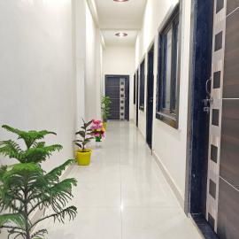 Krishna guest House - 600 meter away from ram mandir，位于Ayodhya的酒店