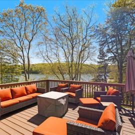 LakeView Private Beach Firepit Pool access，位于桑威奇的酒店