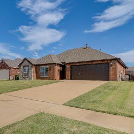 Pool Access: Newly Remodeled House in Broken Arrow