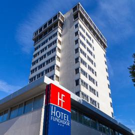 Hotel Fundador，位于吉马良斯的酒店