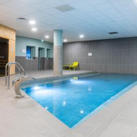 Villages Clubs du Soleil - OZ EN OISANS，位于Oz的酒店