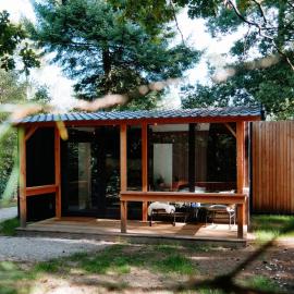 Forest Cabin in the woods，位于霍尔滕的酒店