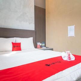 RedDoorz near Wisata Paribendo Lawang，位于拉旺的酒店