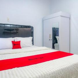 RedDoorz at MG House Siantar Timur,位于先达的酒店
