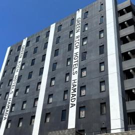Green Rich Hotel Hamada Ekimae (Artificial hot spring Futamata Yunohana)，位于浜田市的酒店