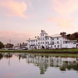 The Falcon Hotel,位于布德的酒店