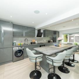 Spacious Home Heated PoolApril-Sep in Tilehurst - Pass the Keys，位于雷丁的酒店