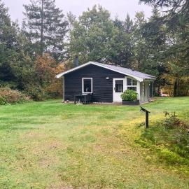 Stunning Home In Højslev With Wifi，位于霍伊斯莱乌的酒店