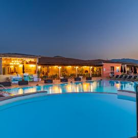 Li Suari Club Village，位于圣特奥多罗的酒店
