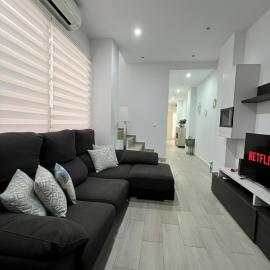Casa moderna en Manises con 2 terrazas，位于马尼塞斯的酒店