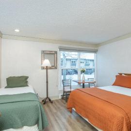 Mountainside Inn 404 Hotel Room