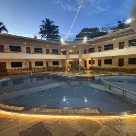 Ocean White Sands Resort & Spa，位于瓦尔恰的酒店