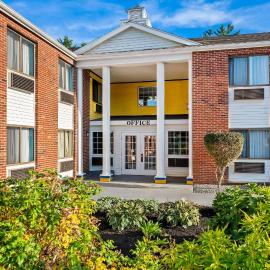 Days Inn by Wyndham Brunswick Bath Area，位于布伦瑞克的酒店