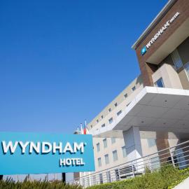 Wyndham Santiago Aeropuerto,位于圣地亚哥的酒店