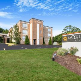 La Quinta by Wyndham Sturbridge,位于斯特布里奇的酒店