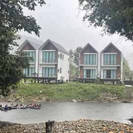 The River khaosok，位于考索的酒店