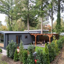 Tiny House Forestia met HOTTUB，位于洪德洛的酒店