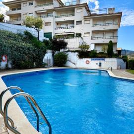 Apartamento 1 con Piscina en Llança，位于兰卡的酒店