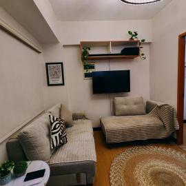 Charming 2BR Condo in Cambridge with WIFI, Smart TV，位于Cainta的酒店