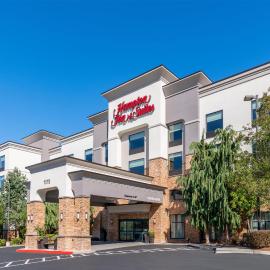 Hampton Inn & Suites Tacoma/Puyallup，位于皮阿拉普的酒店