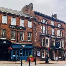 The George Hotel，位于彭里斯的酒店