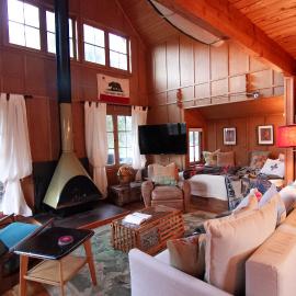 Cute Cabin in Yachats! Short walk to rivers' edge! River Walk Cabin，位于亚查茨的酒店