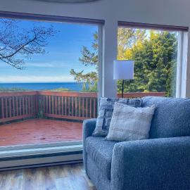 Ocean View in Yachats! Dog Friendly! Ya-Hut，位于亚查茨的酒店