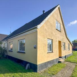 2 Bedroom Gorgeous Home In Østermarie，位于Østermarie的酒店