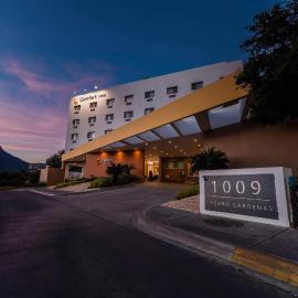 Comfort Inn Monterrey Valle，位于蒙特雷的酒店