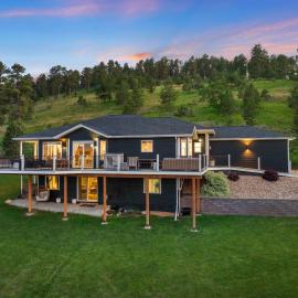 Black Hills Getaway with Hot Tub & Game Room for 18，位于斯皮尔菲什的酒店