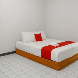 RedDoorz Syariah near Stadion Persikas Subang，位于梳邦再也的酒店