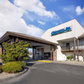 Edgewater Inn and Suites, an Ascend Collection Hotel,位于库斯贝的酒店