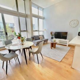 Modern Two-Level Apartment in the Heart of Epping，位于Epping的酒店