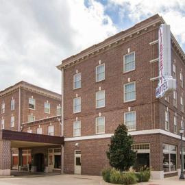 Liberty Hotel, an Ascend Collection Hotel，位于克利本的酒店