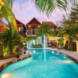 Tam Coc Little Charm Villa & Bungalow，位于Văn Lâm的酒店