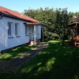 Bungalow 1 - 4-Raum-Wohnung mit Küche und 2 WC Duschen in Ohrdruf-Crawinkel，位于Ohrdruf的酒店