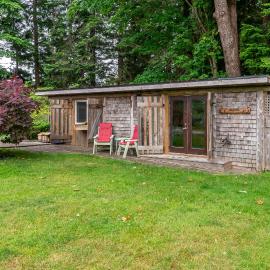 The Wood Shed with hot tub，位于Oyster Bay的酒店
