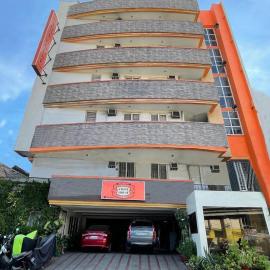 Stone House Hotel Pasay，位于马尼拉的酒店