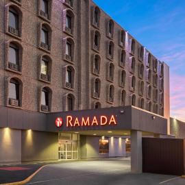 Ramada by Wyndham Saskatoon，位于萨斯卡通的酒店
