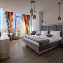 Hotel Casa Muntenească Alessandro，位于皮特什蒂的酒店