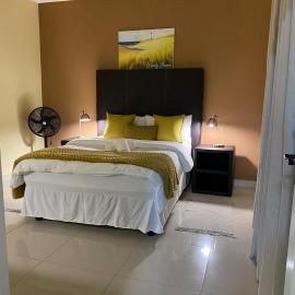 Windy Dunes Self -Catering Accommodation, Luderitz，位于吕德里茨的酒店
