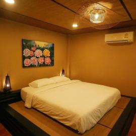 Big Elk Steak House - HomeStay，位于达叻府的酒店