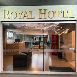 Royal Hotel,位于多拉杜斯的酒店