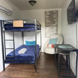 Tiny house WiFi and parking，位于迈阿密的酒店