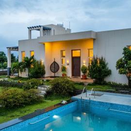 StayVista at Casa Shwika with Pool and Lawn，位于海得拉巴的酒店