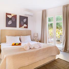 Sanders Paros Gardens，位于莫罗斯帕罗的酒店
