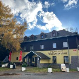 Hotel & Restaurant Adolfovský Dvůr，位于Adolfov的酒店