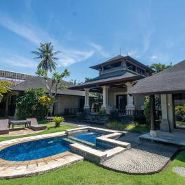 3BR Beautiful Villa Queen With Stunning Rice Field，位于萨巴的酒店