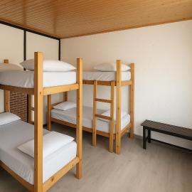 Albergue Tritón - Villanúa，位于比利亚努阿的酒店