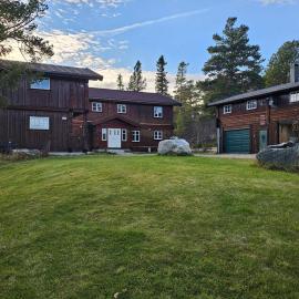 Mountain Lodge - Midtgardstunet，位于灵厄比的酒店